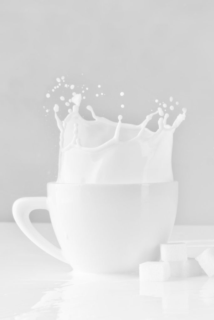 intolleranza-al-lattosio_tazza-bianca-con-latte